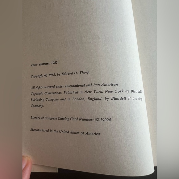 Beat the Dealer a Winning Strategy for the Game of Twenty One 1st Edition Rare - Picture 3 of 10